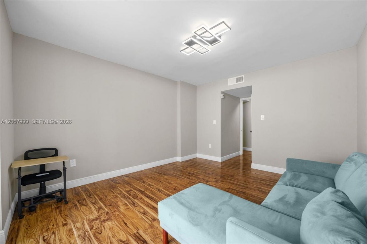 1690 NE 191st St, Unit 302-1, Miami, FL 33179 Photo