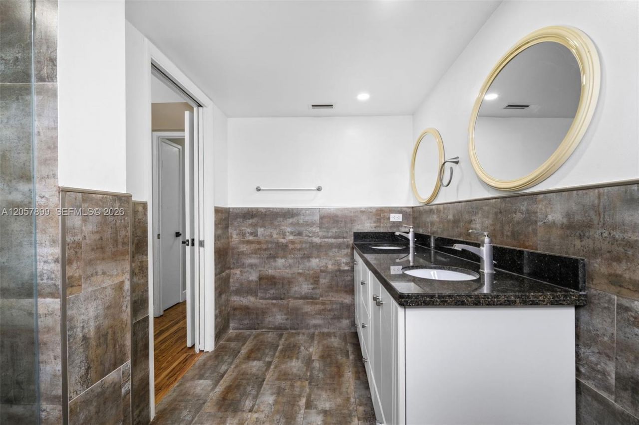 1690 NE 191st St, Unit 302-1, Miami, FL 33179 Photo
