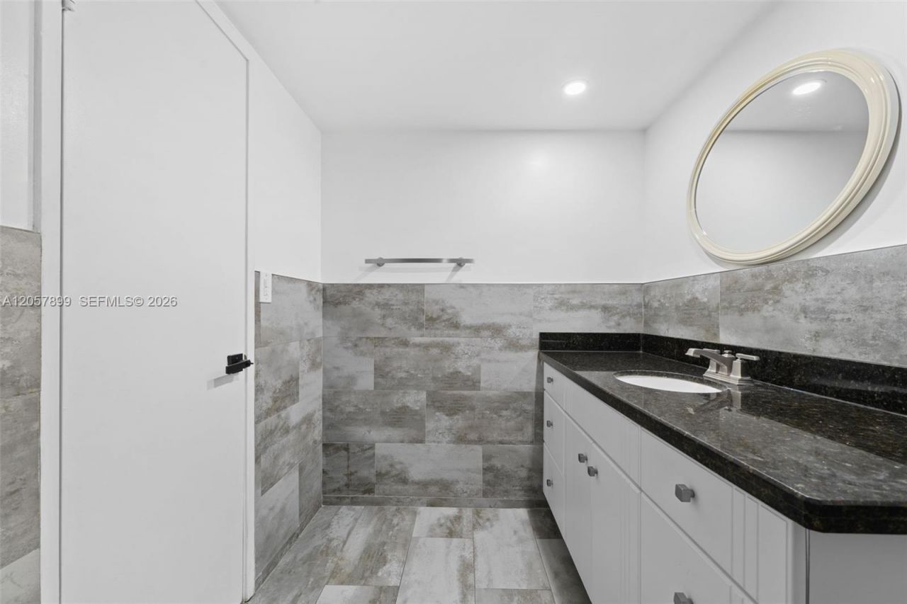 1690 NE 191st St, Unit 302-1, Miami, FL 33179 Photo