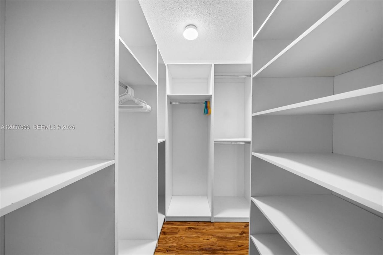 1690 NE 191st St, Unit 302-1, Miami, FL 33179 Photo