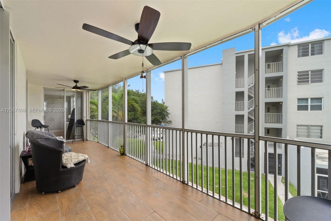 1690 NE 191st St, Unit 302-1, Miami, FL 33179 Photo