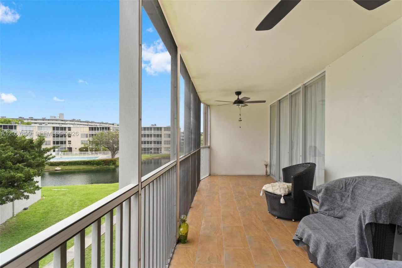 1690 NE 191st St, Unit 302-1, Miami, FL 33179 Photo
