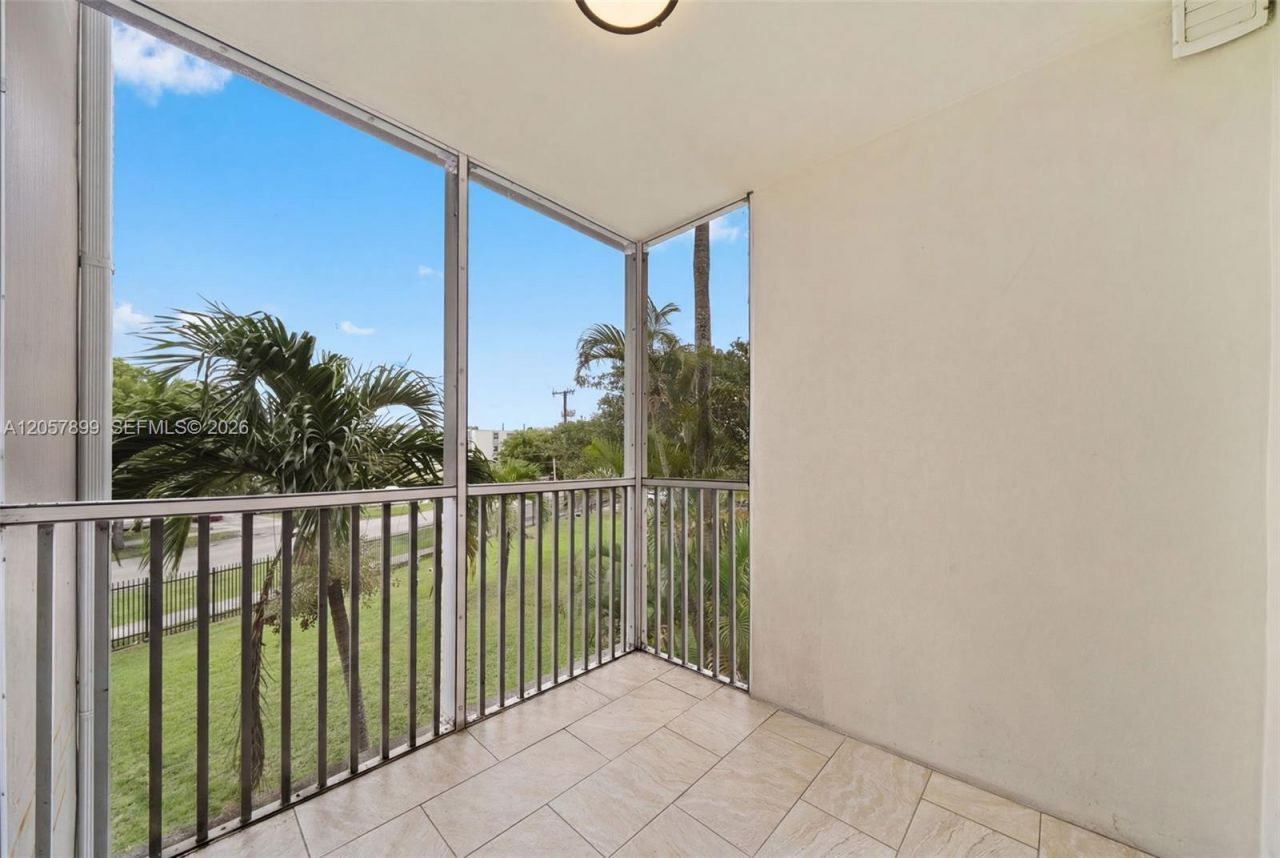 1690 NE 191st St, Unit 302-1, Miami, FL 33179 Photo