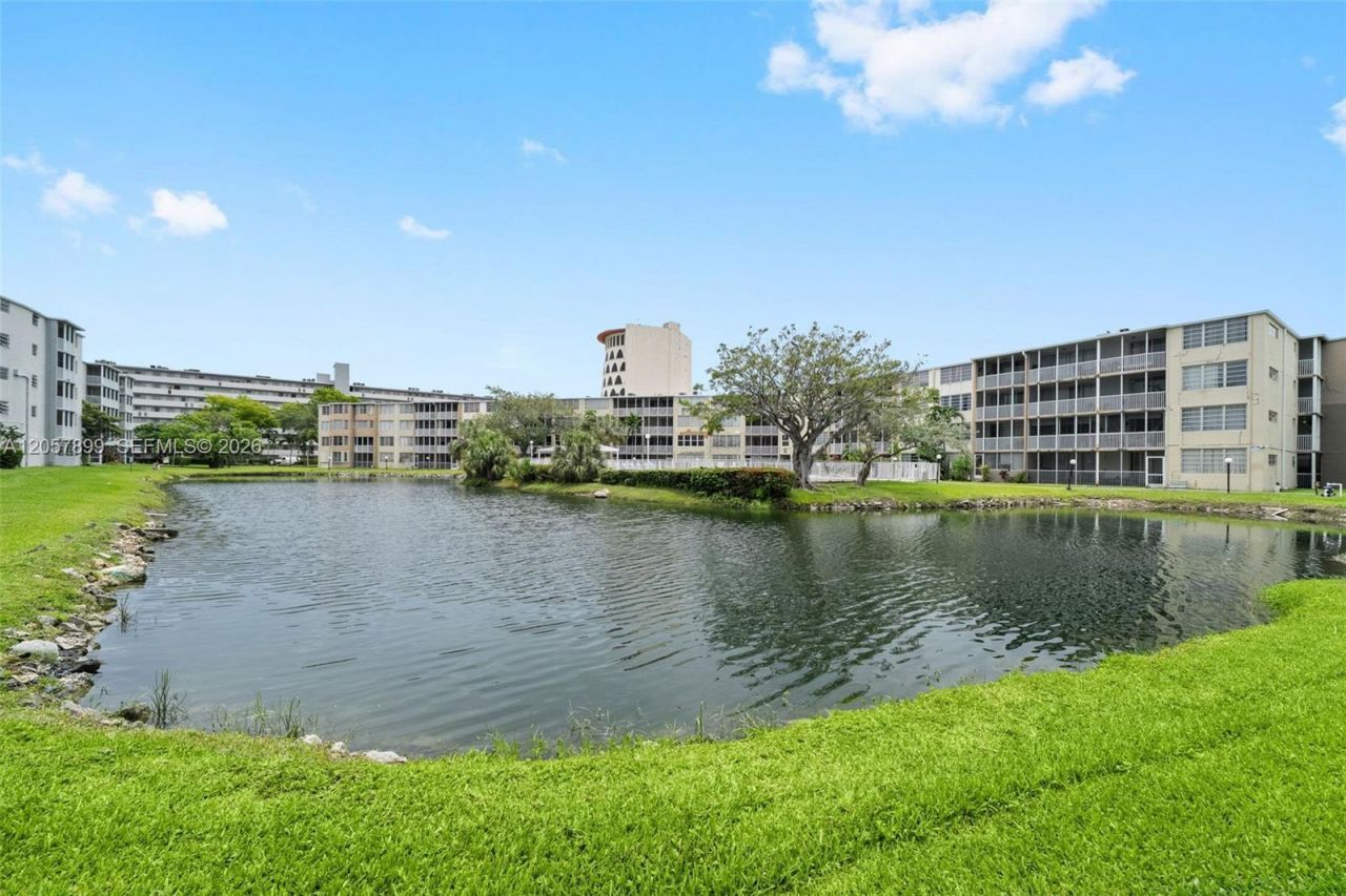 1690 NE 191st St, Unit 302-1, Miami, FL 33179 Photo
