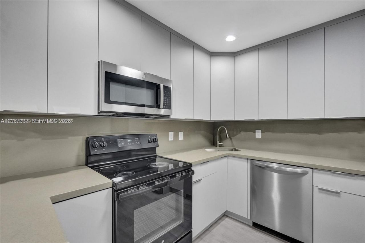 5963 NW 25th Ct, Unit 210, Sunrise, FL 33313 Photo