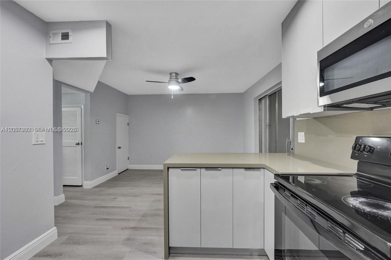 5963 NW 25th Ct, Unit 210, Sunrise, FL 33313 Photo
