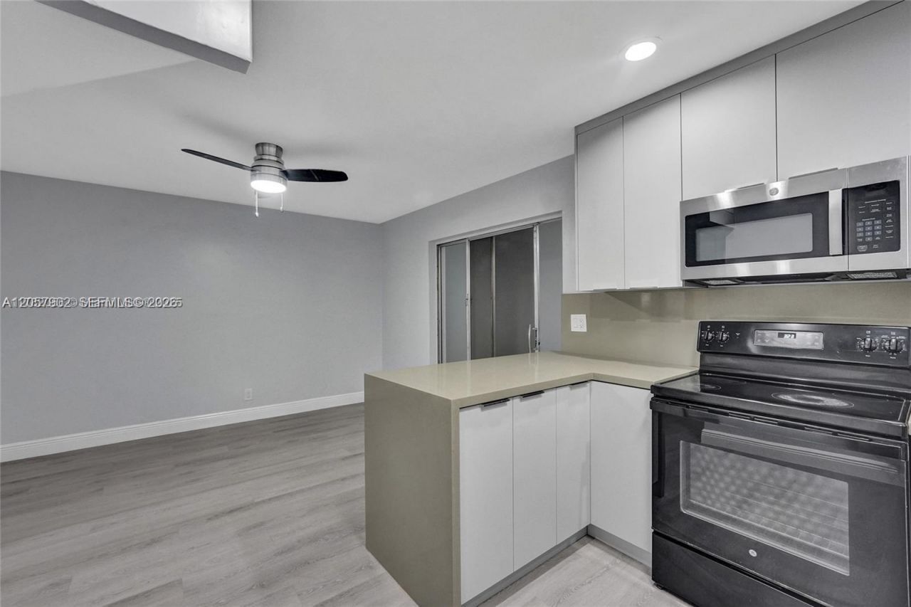 5963 NW 25th Ct, Unit 210, Sunrise, FL 33313 Photo
