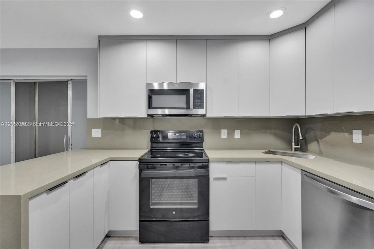 5963 NW 25th Ct, Unit 210, Sunrise, FL 33313 Photo