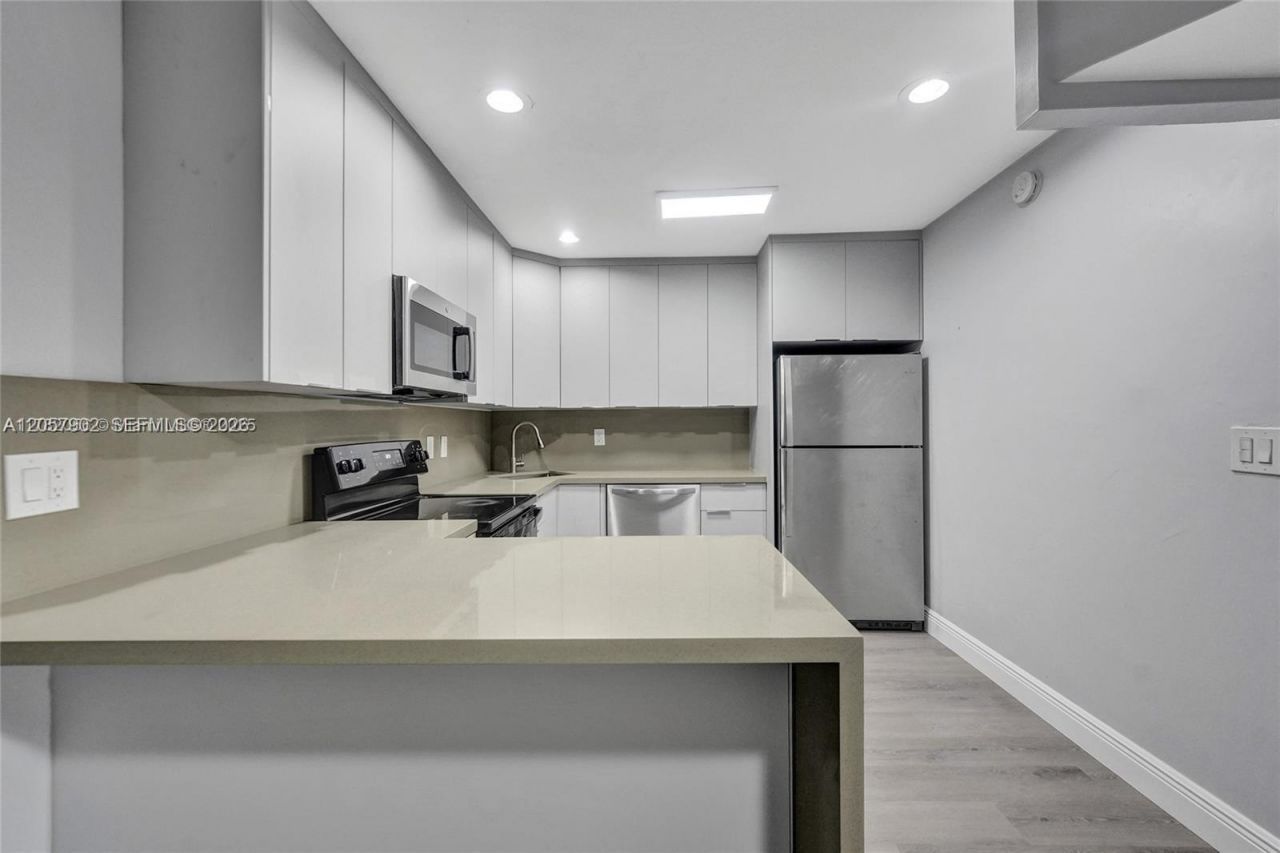 5963 NW 25th Ct, Unit 210, Sunrise, FL 33313 Photo