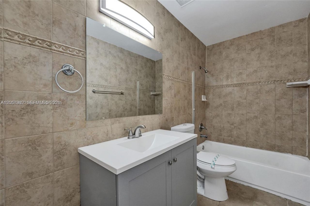 5963 NW 25th Ct, Unit 210, Sunrise, FL 33313 Photo