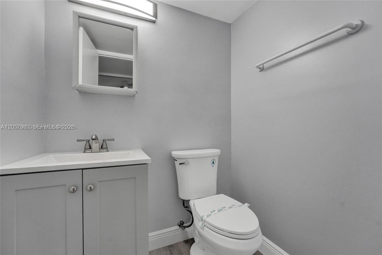 5963 NW 25th Ct, Unit 210, Sunrise, FL 33313 Photo