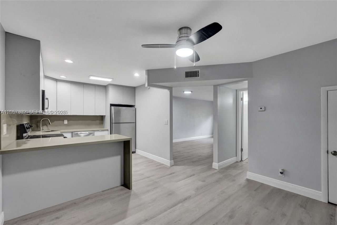 5963 NW 25th Ct, Unit 210, Sunrise, FL 33313 Photo