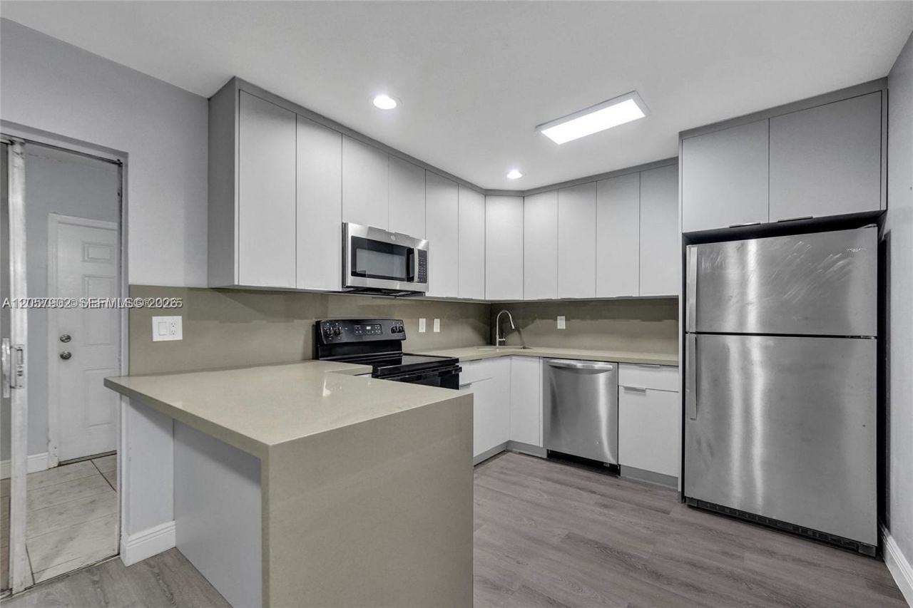 5963 NW 25th Ct, Unit 210, Sunrise, FL 33313 Photo
