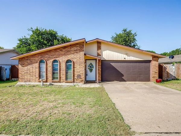 1409 Whittenburg Drive , Fort Worth, TX 76134