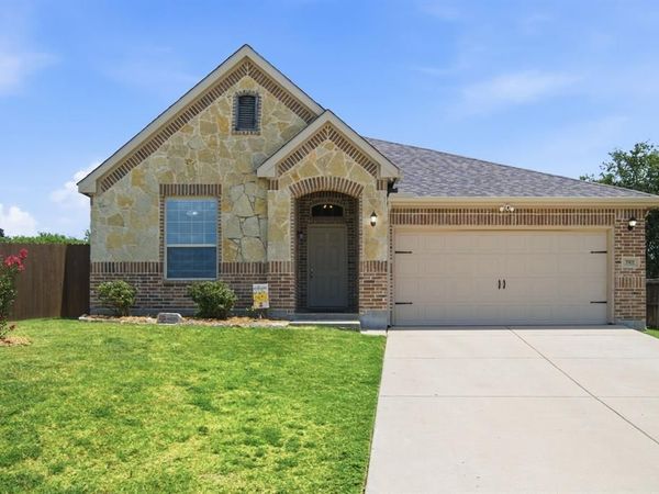 3901 Kensington Drive , Sanger, TX 76266