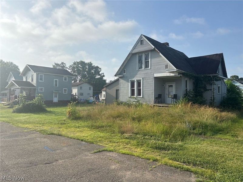 420 W 4th Street, Uhrichsville, OH 44683 Photo 2