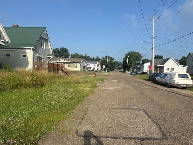 420 W 4th Street, Uhrichsville, OH 44683 Photo 5