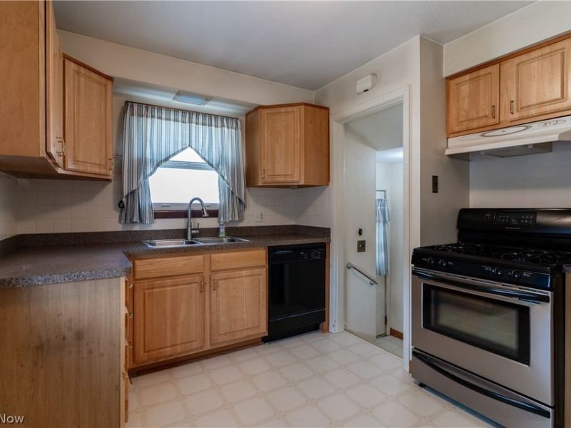 6391 Smith Road, Brook Park, OH 44142 Photo 7
