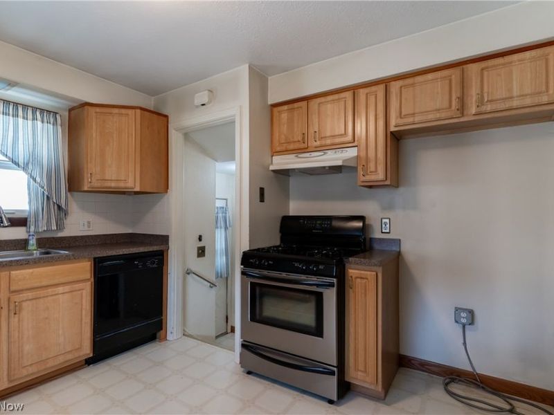 6391 Smith Road, Brook Park, OH 44142 Photo 8