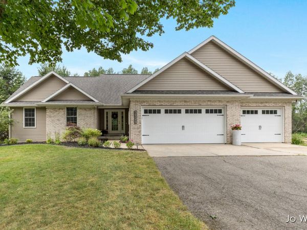 3529 Buttrick Avenue SE, Ada, MI 49301