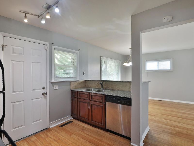 2353 Hanna Drive , Columbus, OH 43211 Photo 10