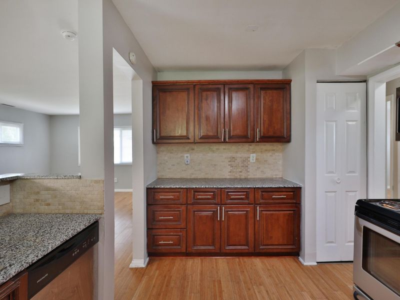 2353 Hanna Drive , Columbus, OH 43211 Photo 11