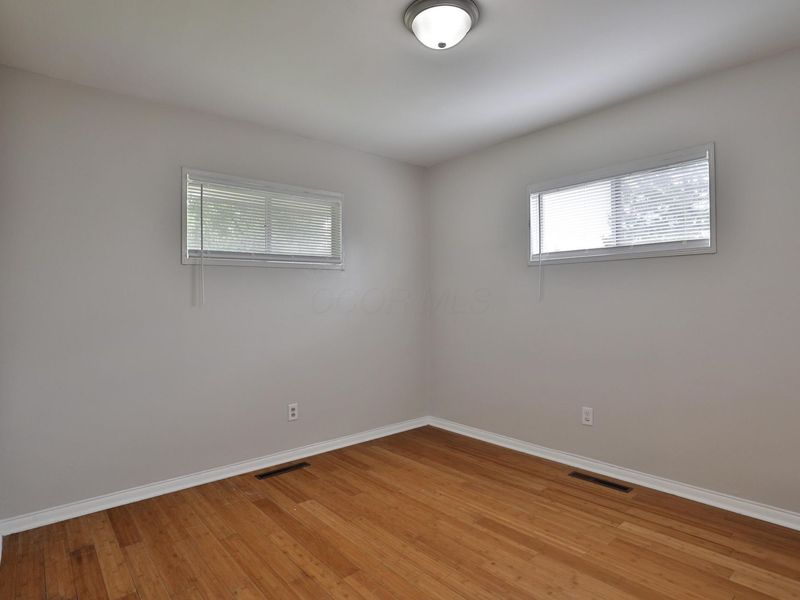 2353 Hanna Drive , Columbus, OH 43211 Photo 17