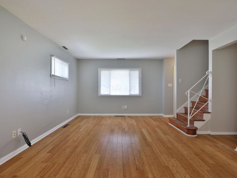 2353 Hanna Drive , Columbus, OH 43211 Photo 3