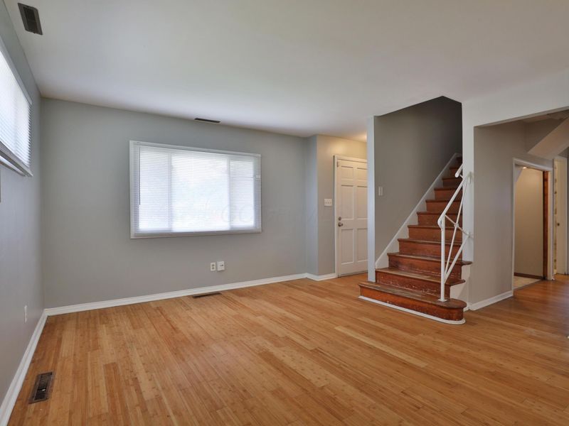 2353 Hanna Drive , Columbus, OH 43211 Photo 4