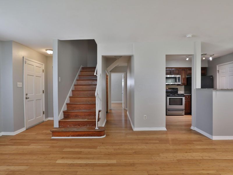 2353 Hanna Drive , Columbus, OH 43211 Photo 5