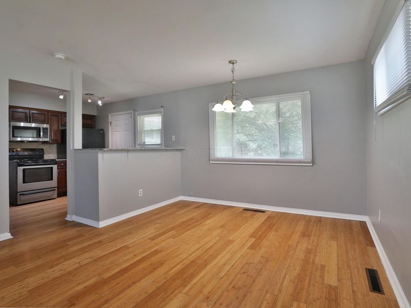 2353 Hanna Drive , Columbus, OH 43211 Photo 6