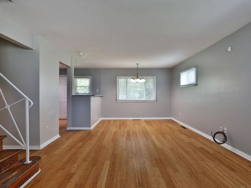 2353 Hanna Drive , Columbus, OH 43211 Photo 7