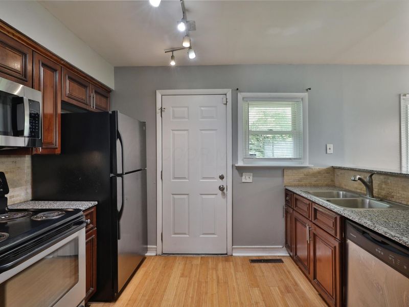 2353 Hanna Drive , Columbus, OH 43211 Photo 9
