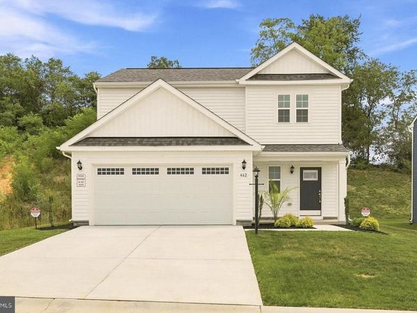 462 LUDGATE MANOR, FALLING WATERS, WV 25419