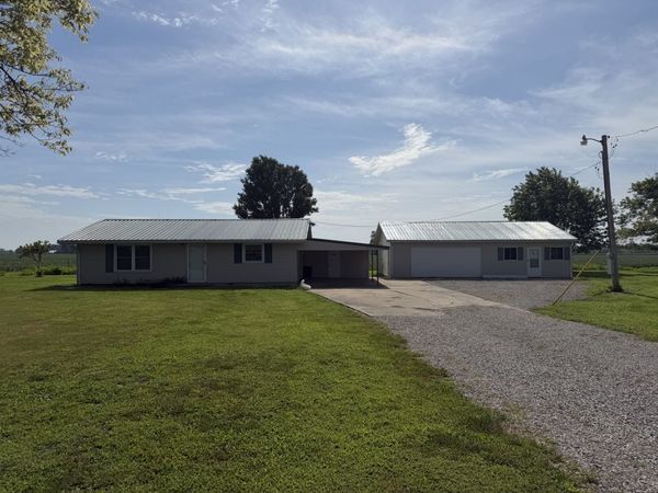 4016 Valier Carpet Road , Tamaroa, IL 62888