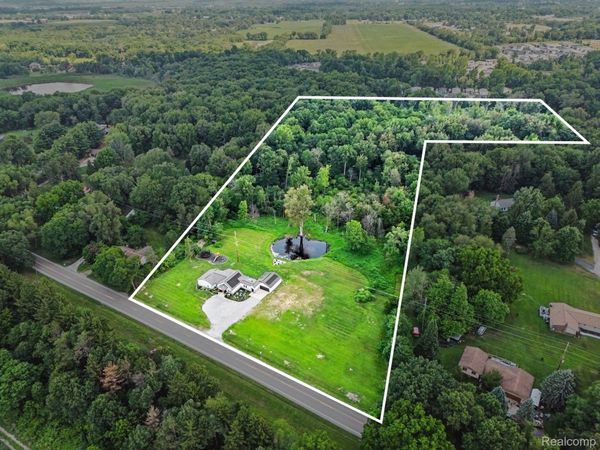 4086 W Commerce Road, Milford Township, Mi 48380