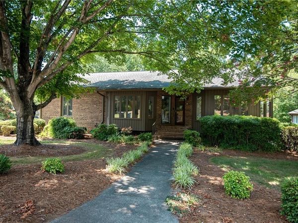 137 Breckindale Circle , Winston-Salem, NC 27104