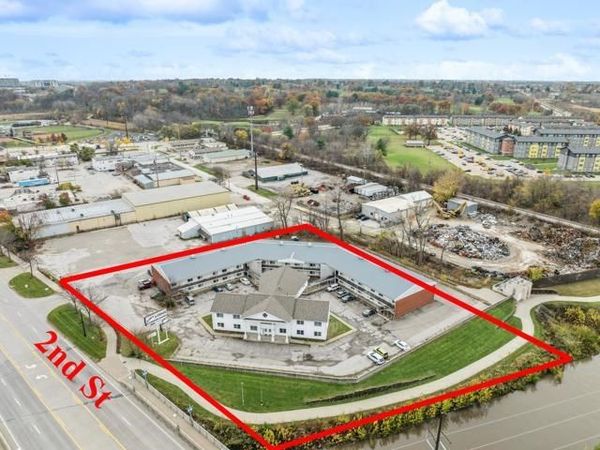 320 2nd St, Coralville, IA 52241