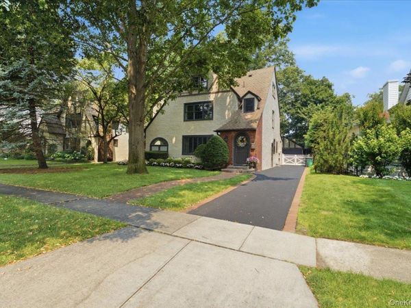 89 Poplar Street, Garden City, NY 11530