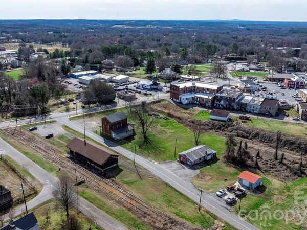 53 2nd Avenue N, Taylorsville, NC 28681