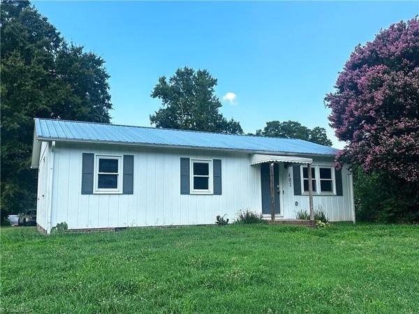 401 martin luther king Drive , Thomasville, NC 27360