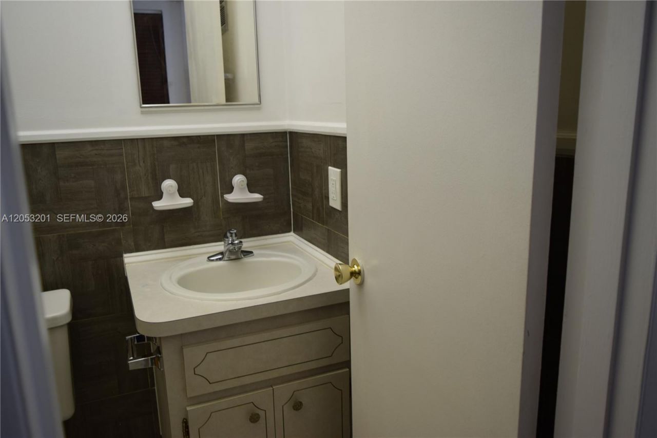 2901 NW 47th Ter , Unit 248B, Lauderdale Lakes, FL 33313 Photo