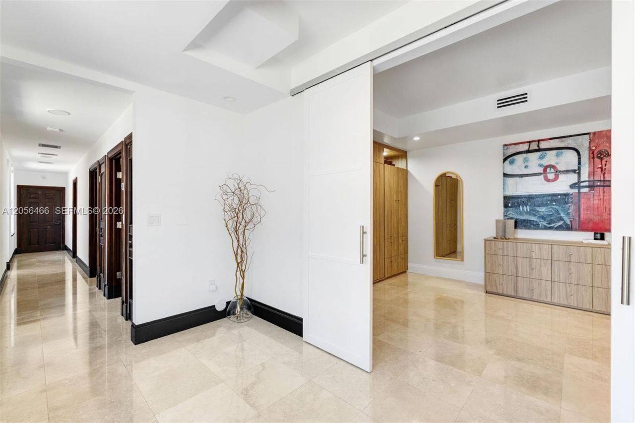 3020 Mcdonald St , Unit 22, Miami, FL 33133 Photo