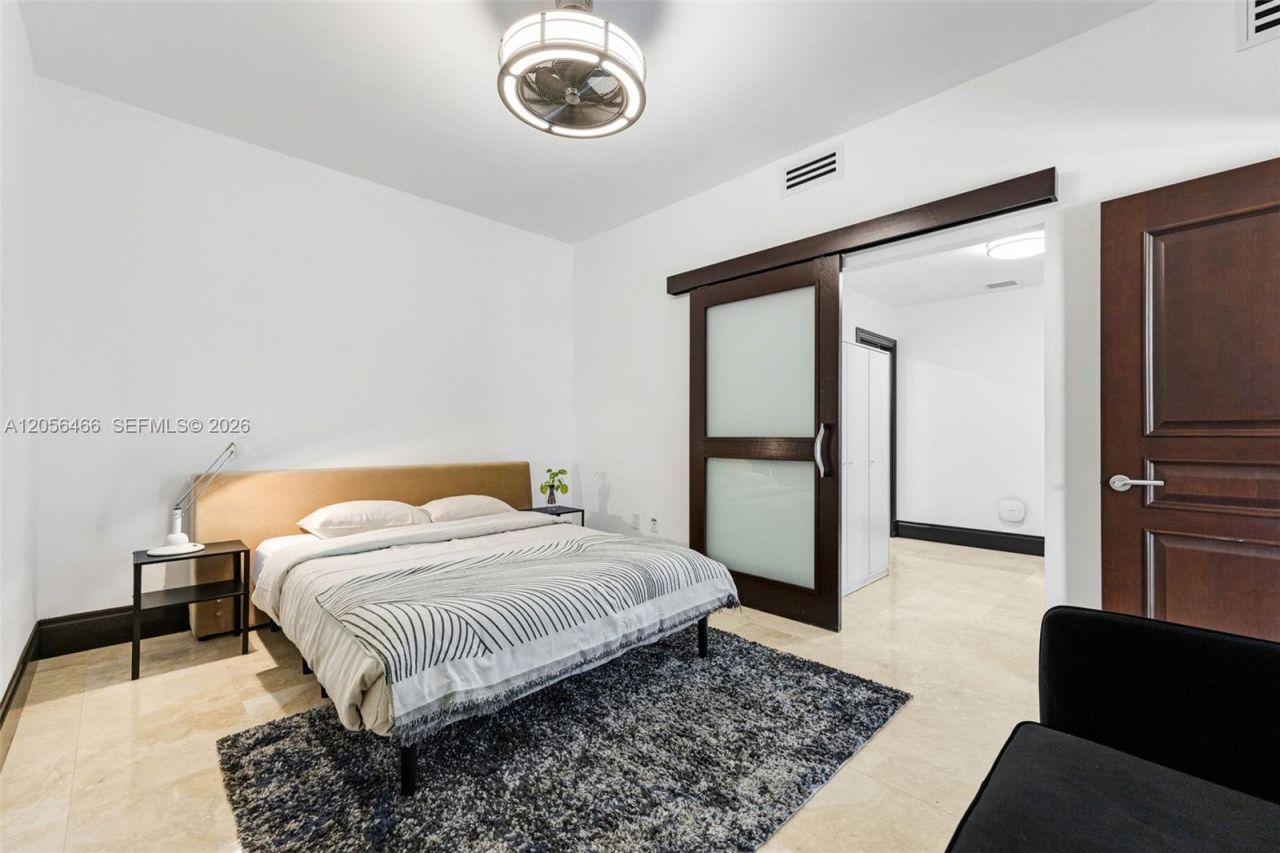 3020 Mcdonald St , Unit 22, Miami, FL 33133 Photo