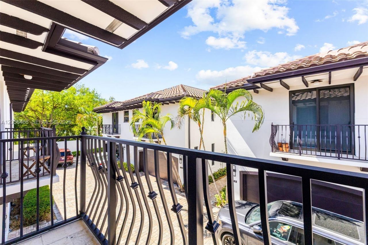 3020 Mcdonald St , Unit 22, Miami, FL 33133 Photo