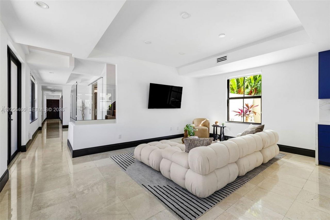 3020 Mcdonald St , Unit 22, Miami, FL 33133 Photo