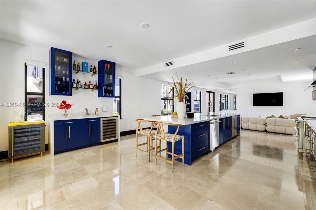 3020 Mcdonald St , Unit 22, Miami, FL 33133 Photo