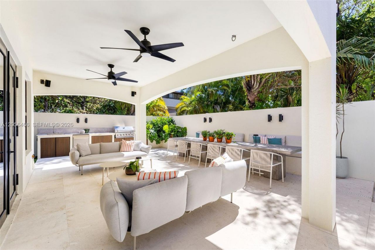 3020 Mcdonald St , Unit 22, Miami, FL 33133 Photo