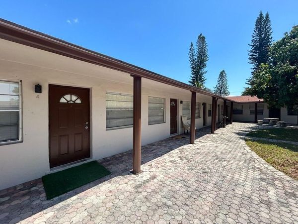 301 NW 35th Court, Unit 10, Pompano Beach, FL 33064