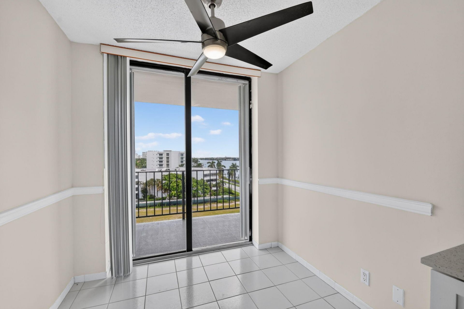 3800 Washington Road, Unit 708, West Palm Beach, FL 33405 Photo